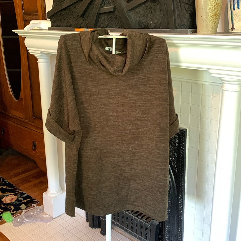 Aryeh short‎ sleeve side split cowl.worn once.